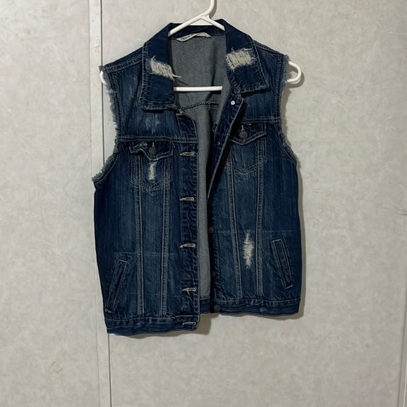 Vest - Picture 1 of 3